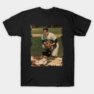 Yogi Berra in New York Yankees T-Shirt